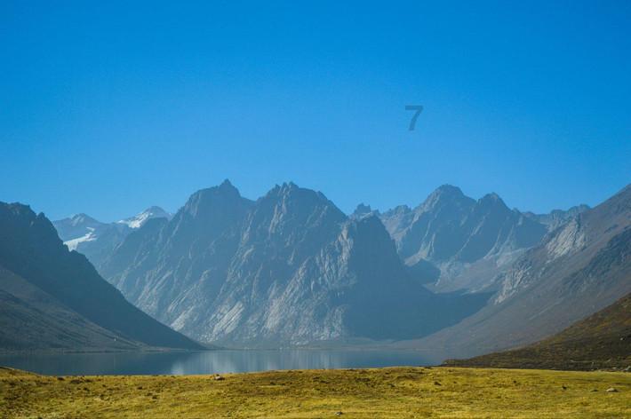 郭晶晶亮相马拉松，身价百亿素颜出镜，42岁状态好，丈夫手牵手